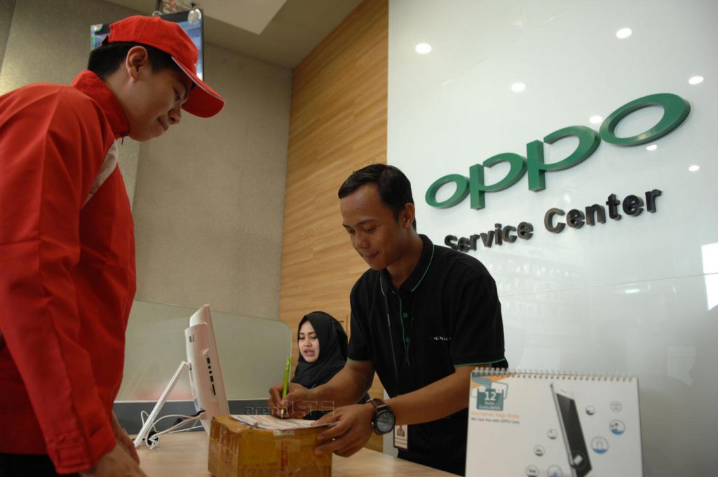 Suasana Oppo service center di Bekasi (Foto: Hendra/ArenaLTE)