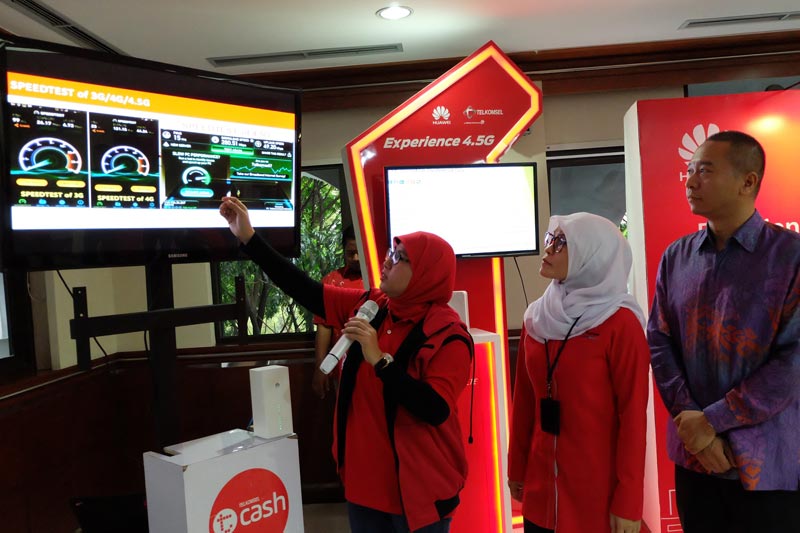 Uji coba teknologi 4.5G oleh Telkomsel dan Huawei di Bandung