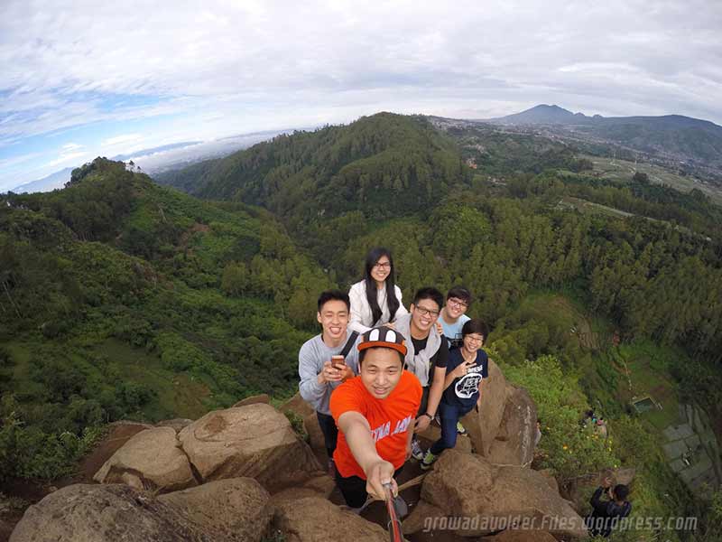 Lokasi Selfie Paling Favorit Di Indonesia Tebing Keraton Bandung