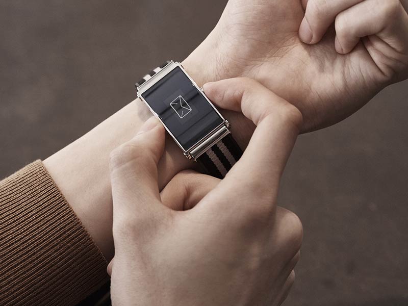 Jam-Tangan-Montblanc-smartwatch