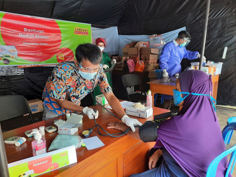 Indosat Menurunkan Mobil Klinik Ke Daerah Darurat Bencana 1