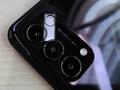 OPPO Reno5 Andalkan Kamera Utama 64 Megapixel 10